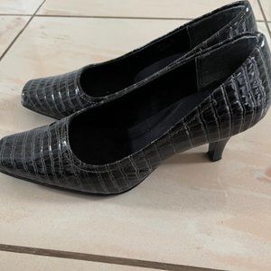Aerosoles Dark Grey Patent Leather Shoes
